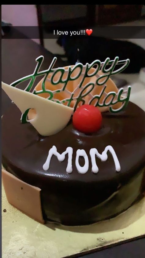 Happy Birthday Mom Cake Snapchat, Mother's Day Cake Snap, Mom Snapchat Stories, Cake Snap Story, Sweets Snap, Birthday Coming Soon, Happy Birthday Mom Cake, Happy Birthday Chocolate Cake, Birthday Cake For Mom