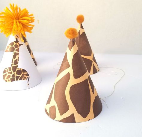 Giraffe Birthday Hat – free printable and craft Giraffe Birthday Theme, Boy Birthday Themes, Giraffe Birthday Parties, Lion Kings, Baby Boy Birthday Themes, Giraffe Hat, Giraffe Party, Giraffe Birthday, Jungle Theme Birthday