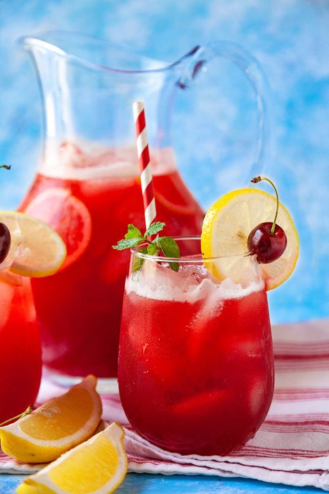 The BEST thirst-quenching Cherry Lemonade! Easy to make and so refreshing! #lemonade #cherry #drinks #beverages #party #familyfriendly #recipe #fresh #frozen #summerdrinks Cherry Lemonade Recipe, Best Gumbo Recipe, Homemade Cherry Pies, Cherry Lemonade, Cherry Syrup, Canned Cherries, Cherry Limeade, Fav Food, Roasted Cherry