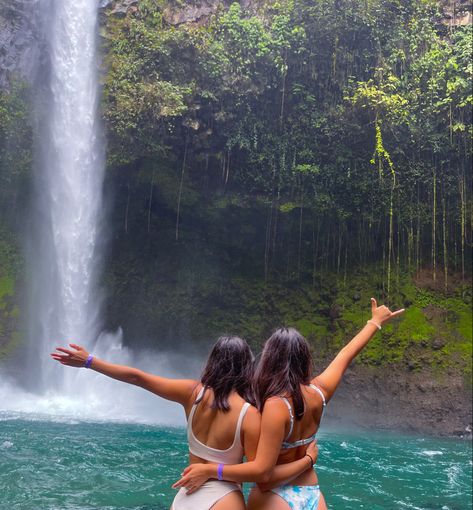 #waterfall #summervibes #vacation #costarica #poses #summer #bestfriends #sisters #nature River Pictures Ideas Best Friends, River Pictures Ideas, Cottage Photoshoot, Waterfall Poses, Earthy Photoshoot, Hiking Instagram Pictures, Waterfall Picture Ideas, Waterfall Pics, River Pics