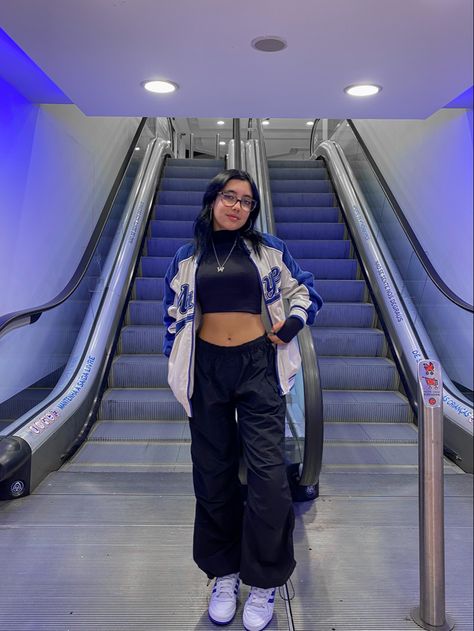 Blue Trackpant Outfits, Baggy Windbreaker Pants Outfit, Parachute Pants Outfit With Jacket, How To Style A Parachute Pants, How To Style Blue Parachute Pants, Adidas Parachute Pants Outfit, Royal Blue Streetwear Outfit, Sporty Blue Outfit, Blue Parachute Pants Outfit Winter