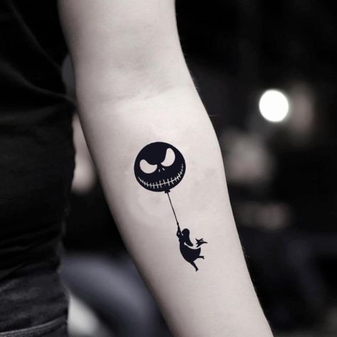 Skeleton Cartoon, Tattoo Nightmares, Christmas Tattoos, Tim Burton Tattoo, Jack Y Sally, Snoopy Tattoo, Sally Skellington, Nightmare Before Christmas Tattoo, Tato Henna