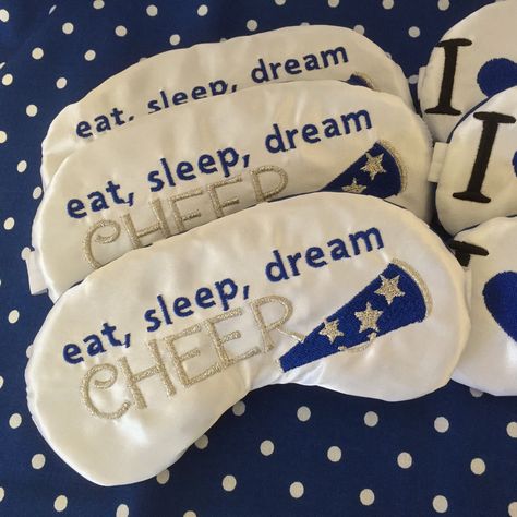 Cheer Pillowcase Ideas, Cheer Captain Gifts, Cheer Baskets, Cheer Nationals Gifts, Cheer Poster Ideas, Team Dinner Ideas, Cheer Gifts Diy, Cheer Camp Ideas, Softball Treats