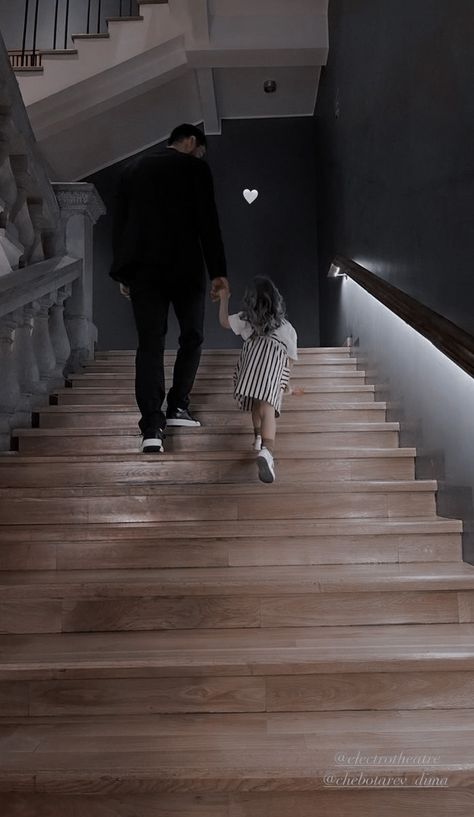 Father Daughter Pictures, Daughter Aesthetic, Father Daughter Photos, Father Daughter Bond, Father Daughter Photography, Dreamy Photography, Fairytale Photography, Baby Drawing, Cute Tumblr Pictures