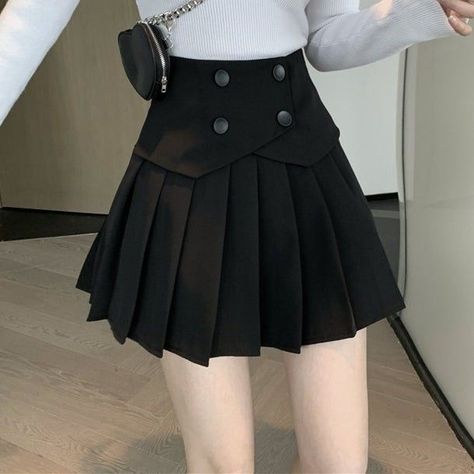 Short Flare Skirt Outfit, Casual Short Outfits, High Waisted Skirt Short, Black Skirt Outfit Aesthetic, Outfits For Short Girls, Korean Skirts, Casual Shorts Outfit, Short Flared Skirt, Modern Kilts