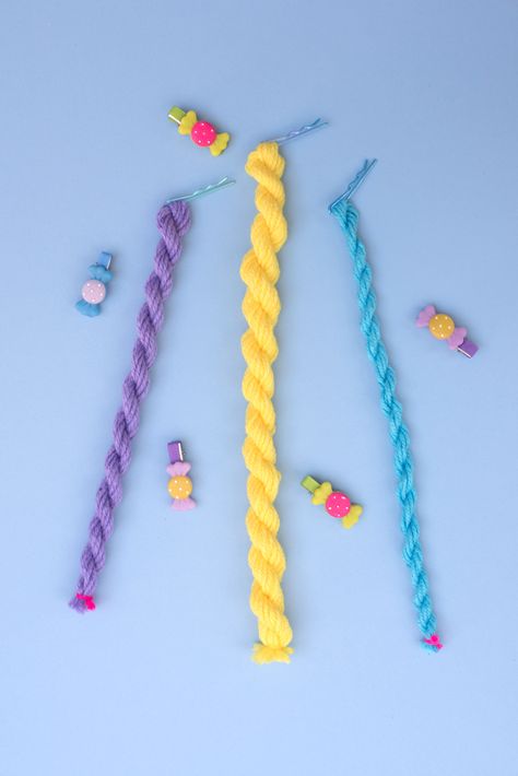 Learn how to make handmade hair extensions using yarn, inspired by @nickjr Sunny Day! Click through for full instructions and watch Sunny Day weekdays on Nickelodeon! #ad #SunnyDay #nickelodeon #nickjr Yarn Hair Extensions, Yarn Hairstyles, Colorful Hair Extensions, Boston Calling, Diy Hair Extensions, Soap Tutorial, Yarn Bracelets, Diy Hair Color, Yarn Hair