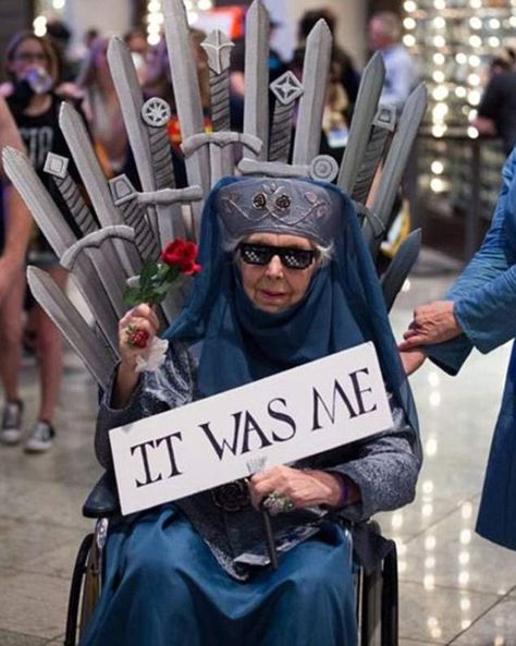 Swag: Grandmother Beverly, 87, caused commotion at Dragon Con in Atlanta, Georgia, where she cosplayed as Lady Olenna Tyrell from Game of Thrones Game Of Thrones Chair, Hmm Meme, Lady Olenna Tyrell, Game Of Thrones Halloween, Olenna Tyrell, Game Of Thrones Instagram, Game Of Thrones Facts, Game Of Thrones Party, Game Of Thrones Costumes