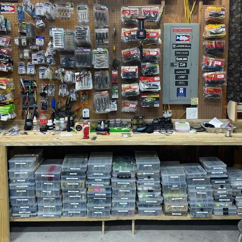 Fishing Shop Design, Fishing Gear Storage Ideas, Fishing Storage Ideas, Fishing Tackle Room, Fishing Shed, Tackle Organization, Fishing Tackle Organization, Fishing Gear Organization, Basement Craft Rooms