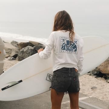 Surf Girl Style Outfits, Surf Girl Style Clothing, Surf Girl Outfits, Surf Girl Hair, Surfer Outfit, Surfer Girl Outfits, Surfergirl Style, Surf Girl Style, Surf Style Clothes