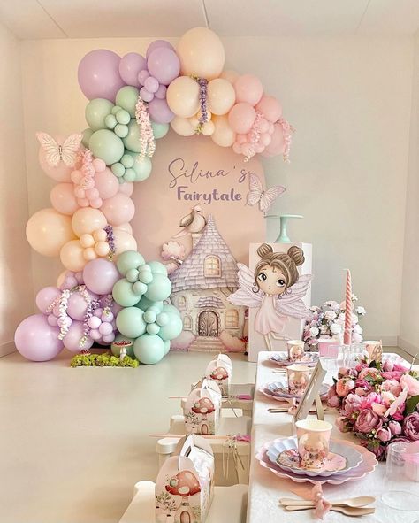 Cute swan theme 🌸 🦢🌅 @iimaanyd_ . . #swantheme #swanparty #flowers #sunset #lightnumbers #firstbirthday #balloongarland #candycart… | Instagram Fairy Balloons Decoration, Fairy First Birthday Backdrop Ideas, Baby Animal Birthday Party, Fairy Birthday Decor, Fairy Decorations Party, 1 St Birthday Decoration Ideas, Fairy First Birthday Party Decoration, Fairy Birthday Theme, Fairy Birthday Themes