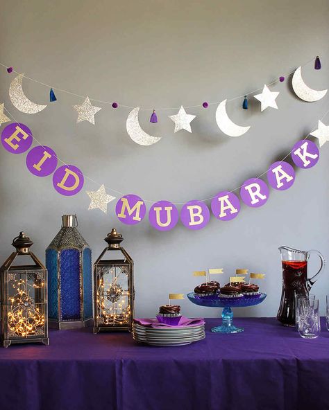 On the eve of Eid al-Fitr, string up this shimmering garland of paper crescent moons and stars for the feast. Diy Eid Decorations, Eid Moubarak, Aid El Fitr, Stars Garland, Decoraciones Ramadan, Eid Celebration, Eid Decorations, Eid Mubarak Decoration, Eid Decor