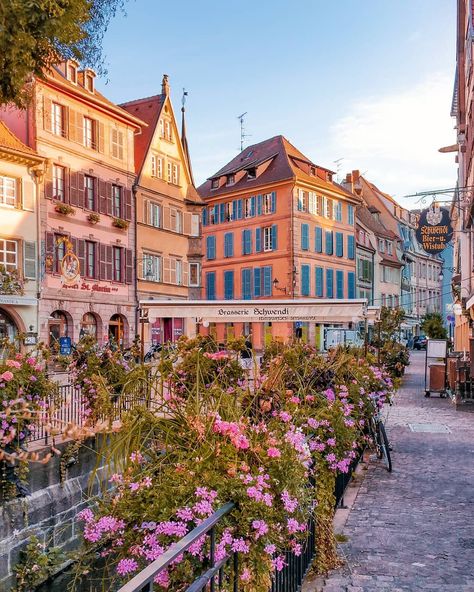 he color each house in Colmar is painted in once signified the family’s occupation. For example, blue for fisherman, yellow for bakers, green for farmers, white or tan for tanners 🏘 Hogwarts Prefect, France Aesthetic, Alsace France, France Photography, Beaux Villages, Amazing Travel Destinations, Colmar, Beautiful Places To Travel, Alsace