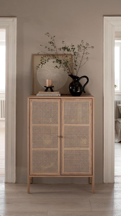 Scandinavian Living Room Nordic Style, Rattan Cabinets, Japandi Home Decor, Japandi Living, Japandi Design, Living Room Decorating Ideas, Living Room Decorating, Japandi Interior, Nordic Living Room