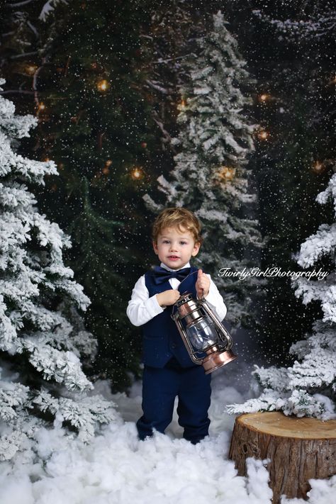 Winter Studio Photoshoot Ideas, Dark Christmas Photoshoot, Blue Christmas Photoshoot, Christmas Photoshoot Ideas Family, Photoshoot Ideas Family, Christmas Photoshoot Ideas, Christmas Studio, Christmas Family Photoshoot, Shooting Studio