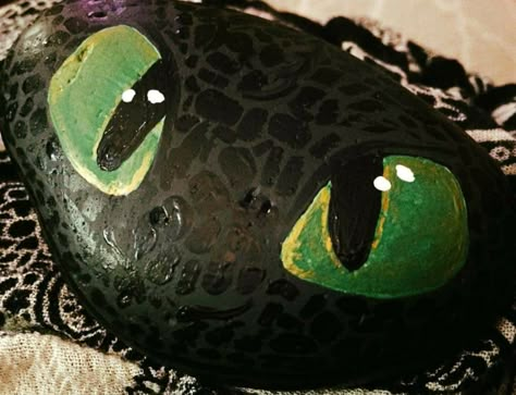 Lizard or snake head painted Rock Rock Painting Snake Head, Painted Rock Snakes, Rock Snake Head, Lizard Painted Rock, Community Rock Snake, Gecko Painted Rock, Lizard Rock Painting, Snake Rock Painting Ideas, Snake Head Painted Rock