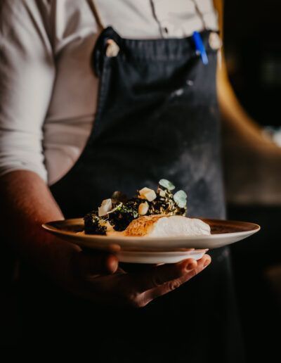 Cafe Restaurant Photography, Restaurant Eating Photography, Restaurant Dishes Photography, Food Photography Moody, Bistro Food Photography, Dark Restaurant Photography, Restaurant Photography Aesthetic, Photoshoot Restaurant Ideas, Restaurant Food Photography Instagram