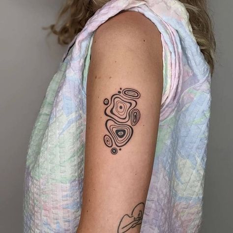 Hippie Sleeve Tattoo, Masc Tattoos For Women, Abstract Tattoo Designs Minimalist, Abstract Leg Tattoo, Fun Little Tattoos, Abstract Tattoo For Women, Small Abstract Tattoo, Abstract Lines Tattoo, Linear Tattoos