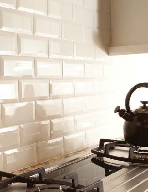 bevelled subway tile backsplash in a kitchen in a cream or off white colour Beveled Subway Tile Backsplash, Beveled Subway Tile, Subway Tiles Bathroom, White Subway Tile Backsplash, Subway Tile Kitchen, White Subway Tiles, Pretty Kitchen, Subway Tile Backsplash, White Subway Tile