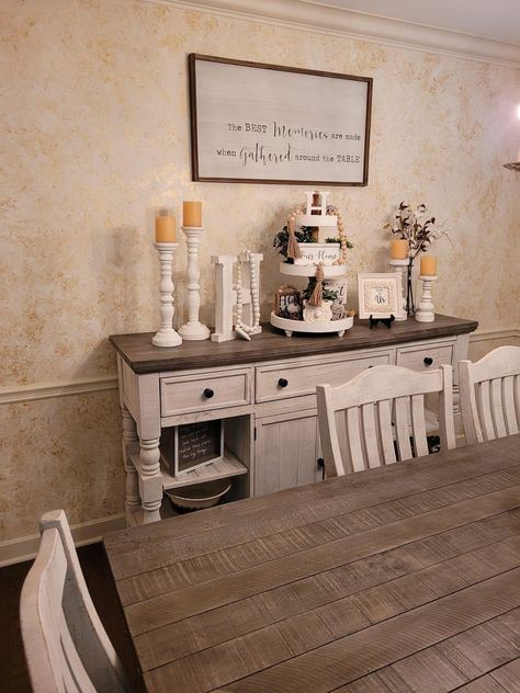 Farmhouse Decor For Buffet Table, Console Table In Dinning Room, Farm Dining Room Decor, Kitchen Server Decor, How To Decorate A Buffet Table Farmhouse, Farmhouse Buffet Decor Dining Room, Dinning Room Buffet Decor Ideas Modern, Dining Room Dresser Ideas, Dining Room Server Decor Ideas