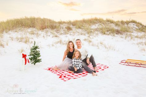 Family Christmas Pictures On The Beach, Christmas Beach Family Photo Ideas, Family Beach Christmas Pictures, Christmas Pajama Beach Pictures, Beach Christmas Pictures Family, Family Christmas Beach Pictures, Beach Christmas Family Photos, Christmas Beach Mini Sessions, Beach Christmas Photoshoot