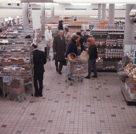 Image of 147 Marlowes, Hemel Hempstead branch interior | SA/BRA/7/H/23/2/50 - Image of 147 Marlowes, Hemel Hempstead branch interior | Search | Catalogue | Sainsbury Archive Hemel Hempstead, 7 H