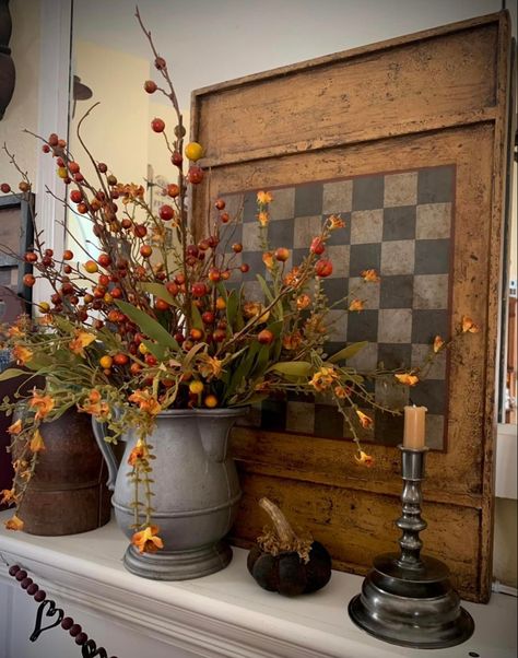 Primitive Fall Decorating Ideas, Primative Decor Country, Primitive Mantle Decor, Colonial Fall Decor, Mantels Decorated, Living Room Decor Ideas Cozy, Room Decor Ideas Cozy, Autumn Mantle, Country Fall Decor