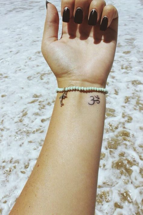 Om Mini Tattoo, Om Tattoo Placement, Om Small Tattoos, Ohm Tattoo Women, Cute Om Tattoo, Stick And Pokes, Stick And Poke Tattoo, Cage Tattoos, Tiny Tats