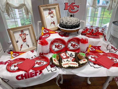 Kansas City Chiefs Bday Party, Kansas City Birthday Party, Mahomes Birthday Party, Patrick Mahomes Birthday Party, Diy Kansas City Chiefs Party Decorations, Kc Chiefs Party Ideas, Chiefs Birthday Party Ideas, Kc Chiefs Birthday Party, Kansas City Chiefs Party Ideas