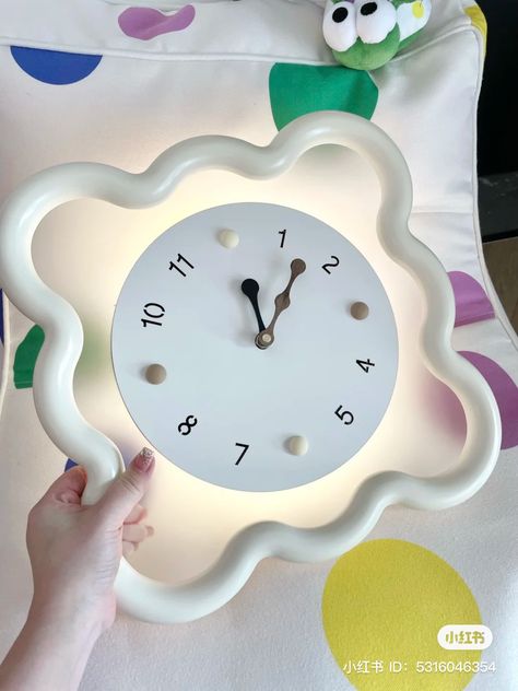 Sun Movement, Tacky Decor, Creative Wall Hanging, Groovy Room, Room Wishlist, Zimmer Diy, Bright Room, Cozy Desk, Cute Clock