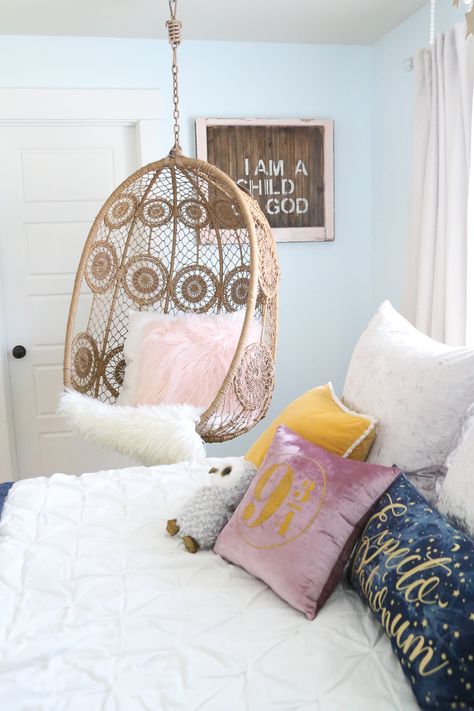 A Classy Harry Potter Themed Room Girls Harry Potter Bedroom, Harry Potter Themed Bedroom, Harry Potter Themed Room, Harry Potter Bedroom Decor, Stile Harry Potter, Harry Potter Room Decor, Harry Potter Bedroom, Harry Potter Decor, Harry Potter Room