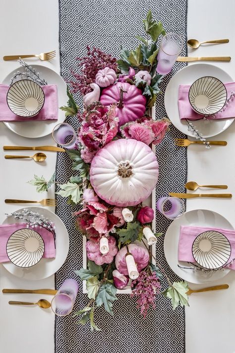 Fall Table Setting Ideas, Pumpkin Tablescape, Pumpkin Cottage, Fall Table Setting, Pink Thanksgiving, Polka Dot Pumpkin, Table Setting Ideas, Traditional Pumpkin, Pumpkin Display