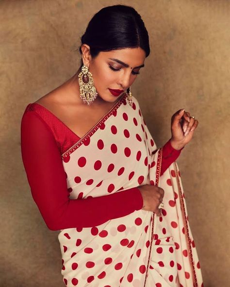 Priyanka Chopra Jonas on Instagram: “Six yards of grace 🥰 #SareeLove #Throwback” Polka Dot Saree, Priyanka Chopra Wedding, Mrunalini Rao, Sari Blouse Designs, Saree Poses, Dresses Indian, Red Saree, Anarkali Dress, Priyanka Chopra