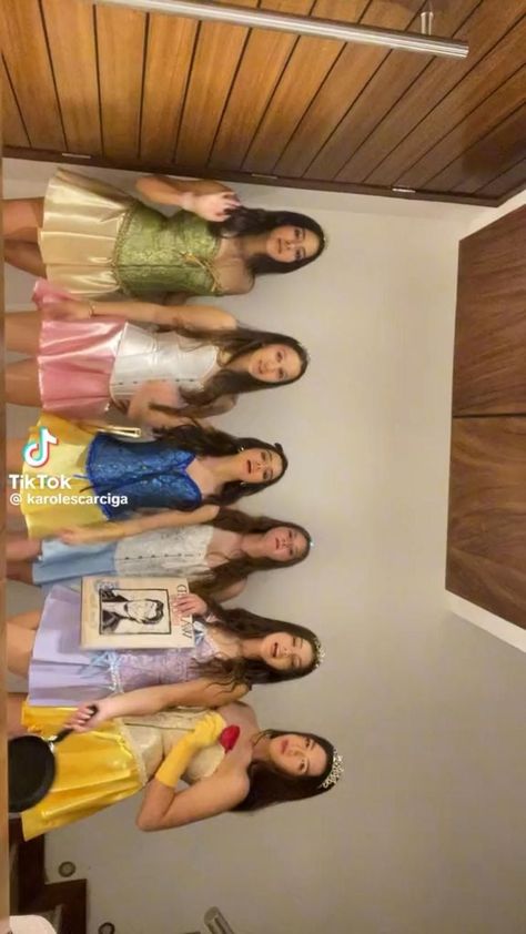 Princesses Halloween, Disney Princess Halloween Costumes, Disney Princess Halloween, Cute Group Halloween Costumes, Halloween Costumes For Teens Girls, Classy Halloween Costumes, Disney Princess Outfits, Halloween Princess, Princess Halloween Costume