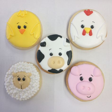 Farm Animal Cookies Royal Icing, Chicken Cookies Decorated, Farm Animal Cookies, Chicken Cookies, Christmas Sugar Cookies Decorated, Farm Cookies, Animal Birthday Cakes, Sugar Cookie Decorating, Farm Animals Birthday Party