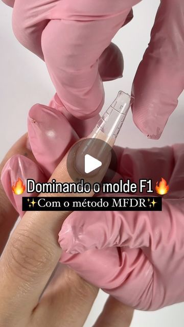 Gisele Lauriano / cursos e unhas on Instagram: "✨Dominando o Molde F1 com o Método MFDR✨  Olá, nail designers! Hoje vou falar sobre o MFDR, o Método F1 Domínio Rápido, uma técnica inovadora que criei para facilitar a aplicação do molde F1.  🔸 O que é o MFDR? É um método que permite aplicar o molde F1 sem escorrer gel na área da cutícula, além de praticamente eliminar a necessidade de lixamento. Isso significa uma aplicação mais rápida e um tempo de mesa significativamente reduzido.  🔸 Por que usar o molde F1? Essa técnica está em alta no momento e se tornou essencial para quem deseja se atualizar e oferecer o que há de mais moderno para suas clientes. Com o método MFDR, você pode revolucionar a sua mesa de trabalho, captar novas clientes e aumentar o seu faturamento.  Quer aprender mais? Gel Nail Tutorial, Molde F1, July 16, Nail Tutorials, Gel Nails, Nails, On Instagram