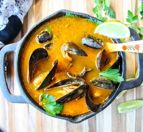 Mussels Thai Style - Mussels Red Curry Recipe | The Food Blog Asian Mussels Recipe, Thai Mussels, Cajun Crab Cakes, Thai Curry Mussels, Spicy Mussels Recipe, Spanish Fish Stew, Spicy Mussels, Curry Mussels, Cajun Crab