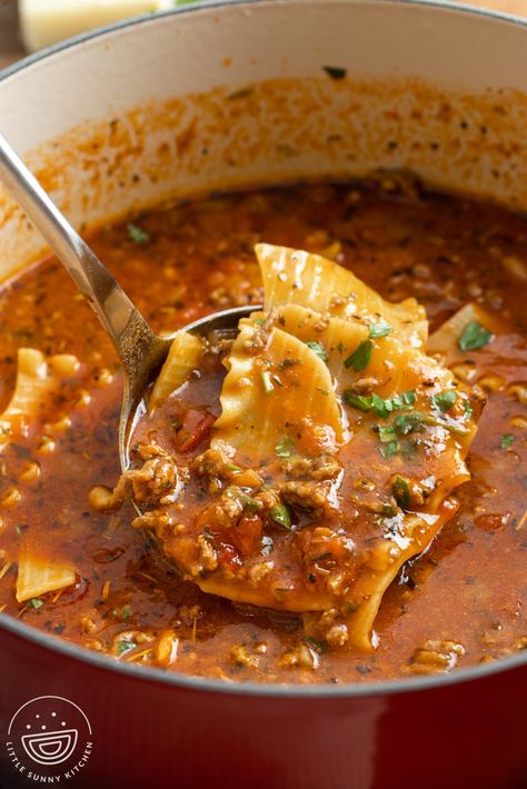 Recipe For Lasagna, One Pot Lasagna Soup, One Pot Lasagna, Lasagne Soup, Lasagna Soup Crockpot, Pasta Soup Recipes, Easy Homemade Soups, Easy Lasagna Soup, Chicken Pesto Sandwich