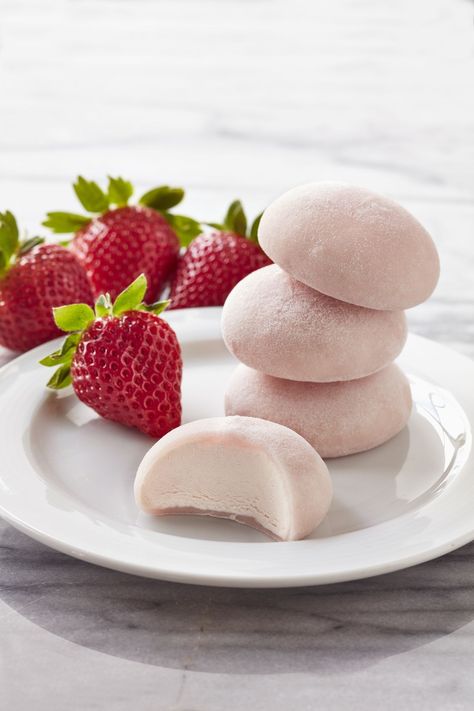 Strawberry Mochi, Motivational Quotes About Life, Mochi Ice, Mochi Ice Cream, Inspirational Motivational Quotes, Japanese Dessert, Think Food, Strawberry Ice Cream, Cute Desserts