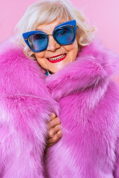 Cool Old Lady, Colorful Fashion Editorial, Pink Ladies Outfit, Grandma Dress, Old Lady Costume, Glamour Outfit, Poses Couple, Stylish Photo, Best Marriage Advice