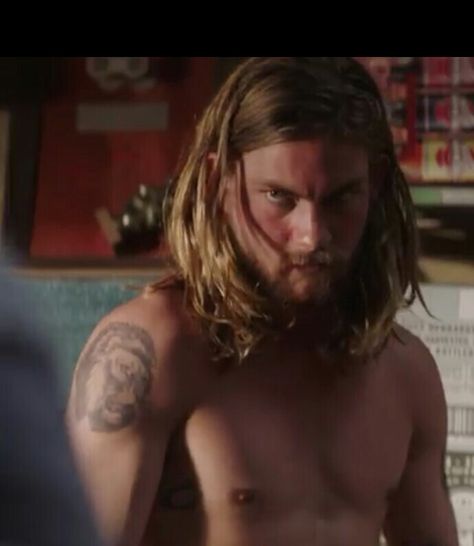 Deran Cody, 70s Bands, Animal Kingdom Tv Show, Jake Weary, Animal Kingdom Tnt, Ben Robson, Surf Style, Attractive Guys, Animal Kingdom