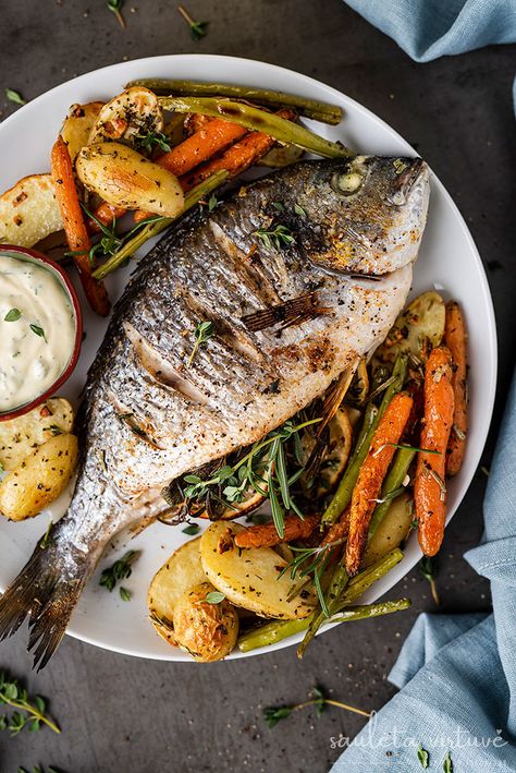 Fish On The Grill, Dill Yogurt Sauce, Gastronomic Food, Mediterranean Fish, Food Magic, Fish And Vegetables, Carrots And Green Beans, Whole Fish, Luxury Food