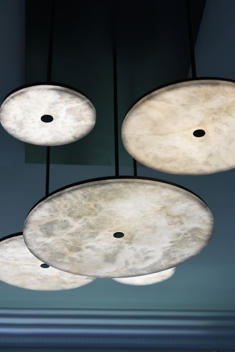 MANHATTAN - Atelier Alain Ellouz  Discover the Manhattan Chandelier, one of premium designer lighting pendants in our new 2017 collection   #atelieralainellouz #aae #alabaster #alabasterstone #marble #design #interiordesign #luxurydesign #lightingdesign #luxurylightingdesign #frenchdesigners #pendantlight #chandelier Marble Lighting, Penthouse Ideas, Bedroom Lamps Nightstand, Luxury Lighting Design, Marble Wallpaper Phone, Marble Light, Designer Lighting, Architectural Lighting Design, Elegant Lighting Fixtures