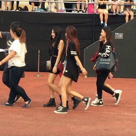 JENNIE RAPPER 💌 on Twitter: "Jennie, Rosé, and Lisa at YGFC 2014 #predebut… " Blackpink Trainee, Blackpink Thailand, Pink Club, Coachella 2019, Blackpink Debut, Beautiful Scenery Pictures, Yearbook Photos, Blackpink And Bts, Blackpink Photos