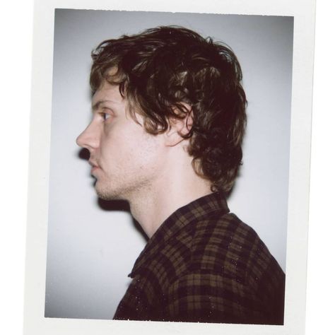 Evan Peters Curly Hair, Saga Senior, Perfect Side Profile, Peter Evans, Tate And Violet, Side Portrait, Venus As A Boy, Evan Thomas, Evan Peters