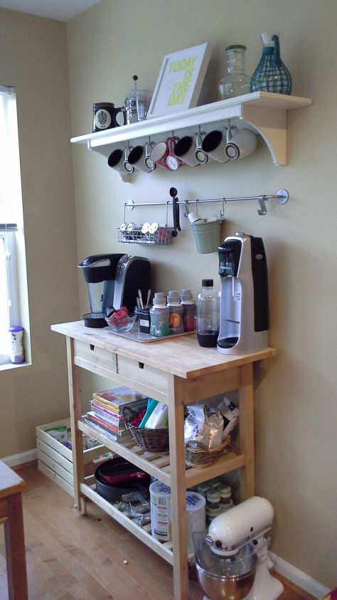 Ikea Forhoja, Diy Coffee Station, Coffee Station Kitchen, Coffee Bar Station, Farmhouse Coffee Bar, Diy Coffee Bar, Home Coffee Stations, Coffee Bars In Kitchen, Home Coffee Bar