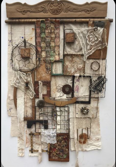 Found Materials Collage, Multi Media Art Ideas, Assemblage Art Collage, Vase Project, Creating Texture, Found Object Art, Art Heart, Textile Fiber Art, Collage Art Mixed Media