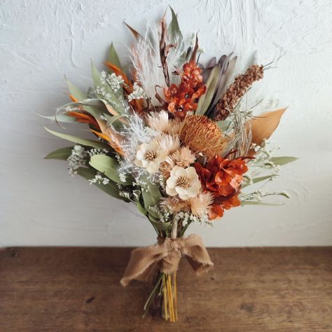 Terracotta Dried Flower Bouquet, Terracotta Dried Flowers Wedding, Rust Dried Flower Bouquet, Fall Dried Flower Bouquet, Terracota Flowers, Dry Flower Bouquet Wedding Brides, Small Backyard Wedding, Orange Wedding Flowers, Dried Bouquet