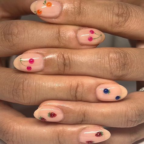 manicure with fruits Dainty Summer Nails, Summer Nails Fruit, Adorable Nails, Fruit Nail Designs, Fruit Nails, Cherry Nails, Summery Nails, Cute Nail, Minimalist Nails