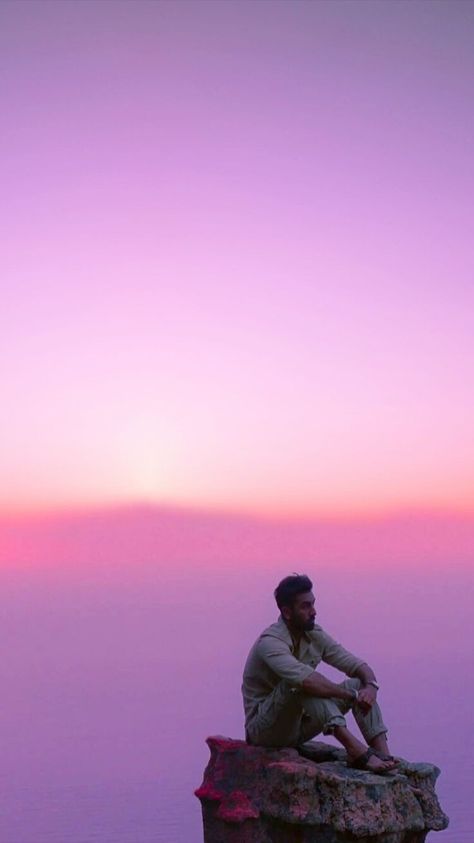 Tamasha Movie Aesthetic, Ranbir Kapoor Wallpapers, Ranbir Kapoor Aesthetic, Tamasha Movie, Bollywood Wallpaper, Vintage Bollywood Aesthetic, Artistic Wallpaper, Bollywood Posters, Galaxy Pictures