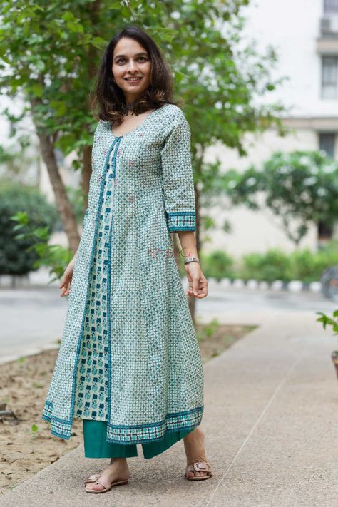 Cold Shoulder Blouse Designs, Layered Kurta, Indian Kurti Designs, Kurta Patterns, Kurti Patterns, Simple Kurti Designs, Long Kurti Designs, A Line Kurta, Kurtis With Pants